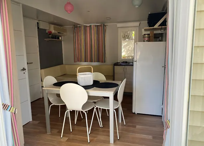 Mobil-home 3 Etoiles 6 Couchages Climatise Avec Piscine Chauffee مكان تخييم *