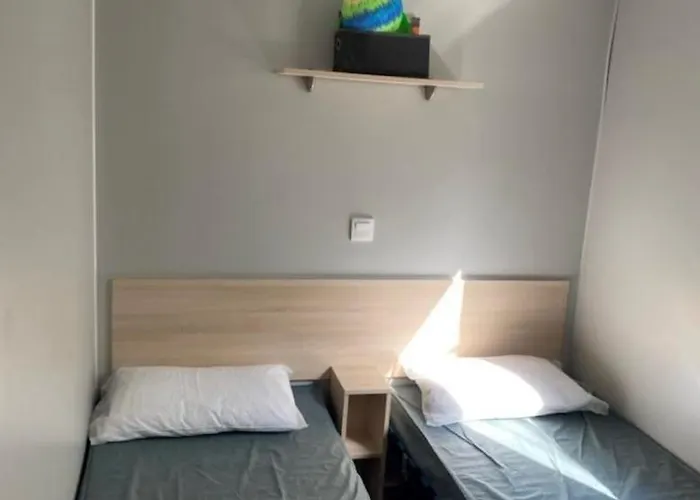 Mobil-home 3 Etoiles 6 Couchages Climatise Avec Piscine Chauffee * آجد
